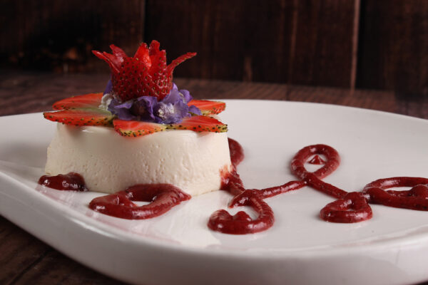 PANNA-COTTA-SIROPE-DE-FRESAS-2-scaled-1.jpg